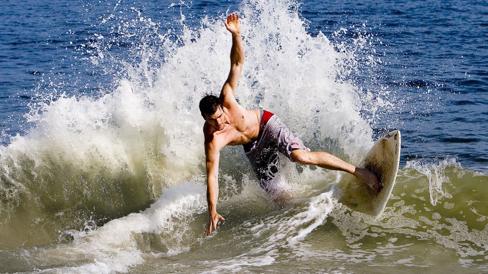 世界杯预选赛国足逆袭 球迷为球队鼓劲，2022世界杯国足预选赛出线规则